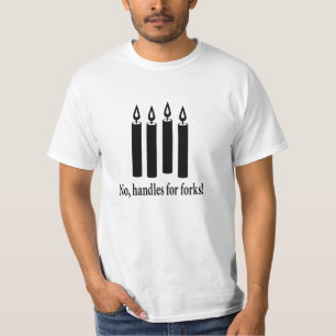 La fourchette manipule le T-shirt