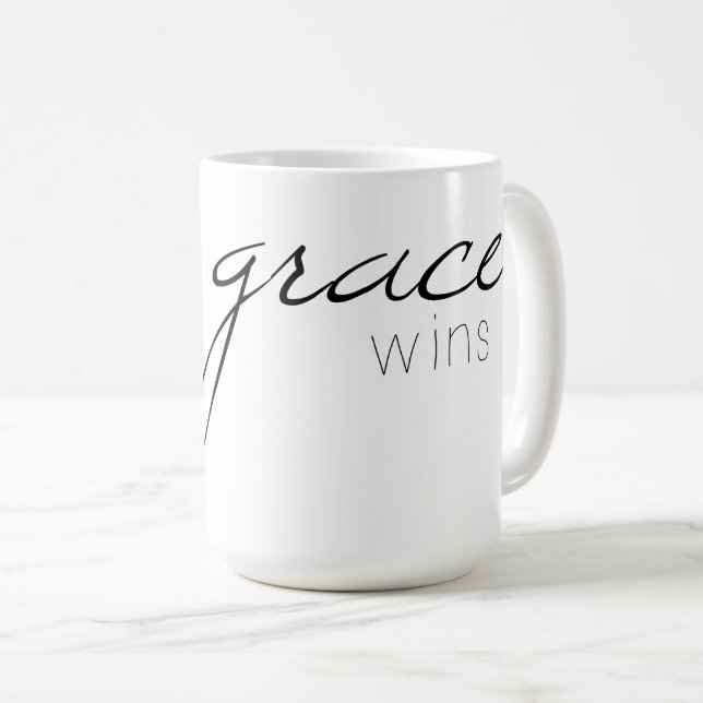 La grâce gagne la tasse de café (Devant droit)