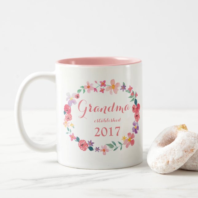 La grand-maman a établi 20-- Tasse faite sur (Avec donut)