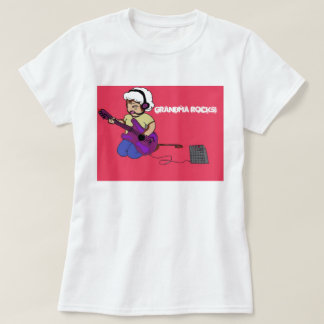 La grand-maman bascule le T-shirt