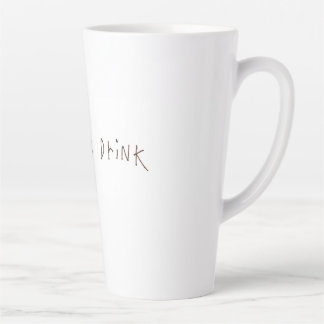 La grosse tasse de latte à boire de maman