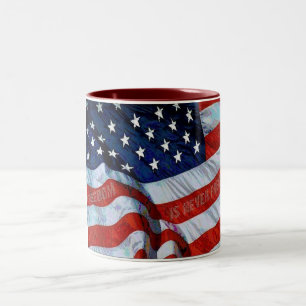 La liberté de drapeau américain n'est jamais tasse