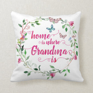La maison est le lieu où Grand-mère est Coussin