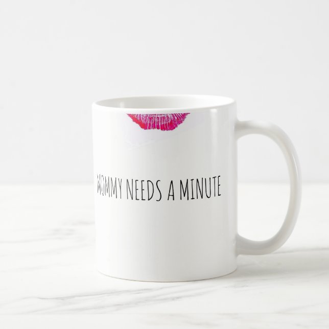 La maman a besoin d'une tasse de café minuscule (Droite)