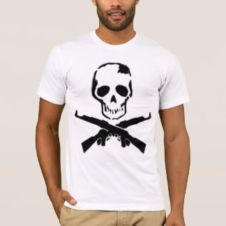 La mitrailleuse et le crâne ont adapté le T-shirt