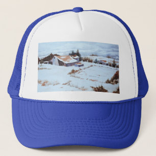 La neige d'hiver recouvre un Casquette abandonné