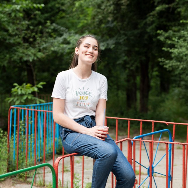 La paix moderne Joie et amour Typographie T-shirt (Créateur téléchargé)