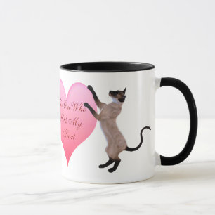 La personne qui tient ma tasse de coeur