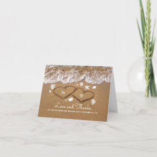 La plage de coeurs de sable ondule le Merci de
