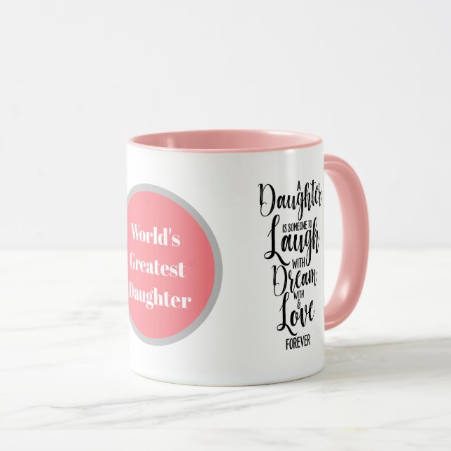La plus grande fille du monde exprime la tasse (Devant droit)