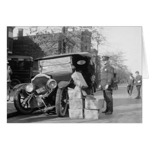 La police capture la voiture de bootleggers, 1922