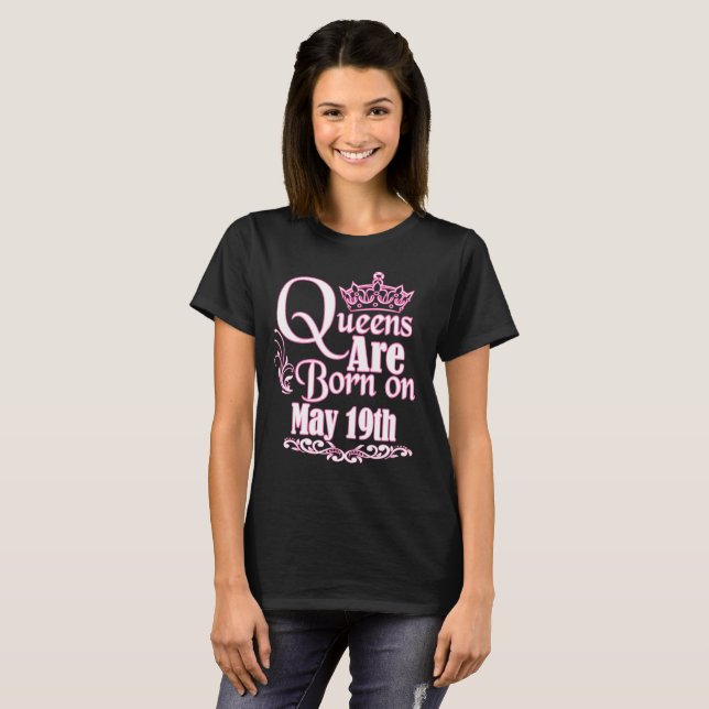 La Reine sont le 19 mai T-shirt drôle né (Devant entier)
