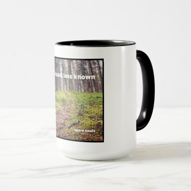 "La route moins connue" Mug par Âmes de rechange (Devant droit)