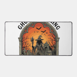 La sorcière du cimetière de fantômes arrive Zombie