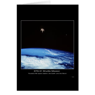 La Station spatiale russe Mir, la Terre et la Lune