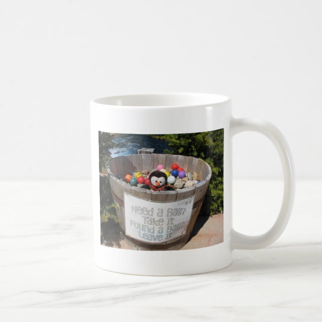 La tasse de café de mise de pingouin (Droite)