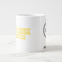 La tasse de café enorme de club tôt d'oiseau
