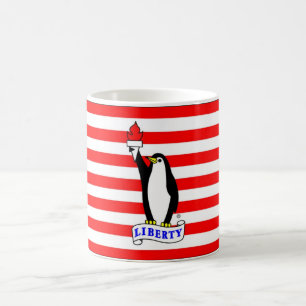 La tasse de drapeau de pingouin de liberté