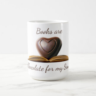 La tasse de l'amant de livre et de chocolat