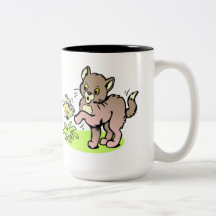 La tasse des enfants de chat et de papillon