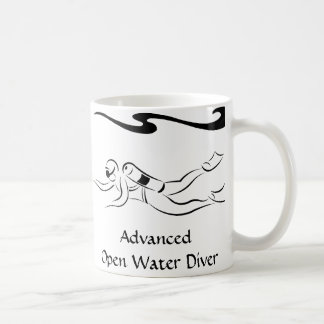 La tasse du plongeur avancé d'eau libre