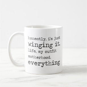 La tasse indiquante minimaliste s'envolant juste