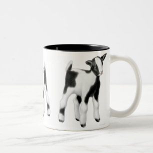 La tasse mignonne de chèvre de bébé