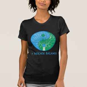 La terre, T-shirts sensibles d'un équilibre,