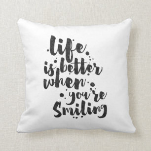 La vie est meilleure en souriant - coussin inspir