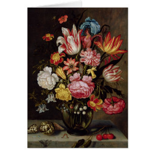 La vie toujours des fleurs dans un vase ovoïde
