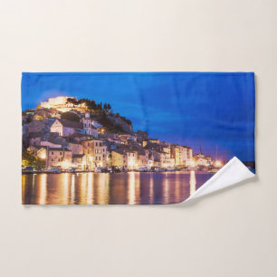 La ville croate de Sibenik la nuit