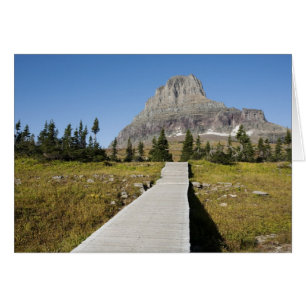 La voie à la vue du lac caché