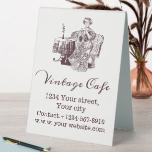 Lady drinks thé table signe de tente