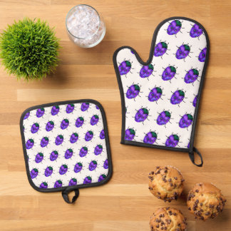 LADYBUG ART OVEN MITT & POT HOLDER SET