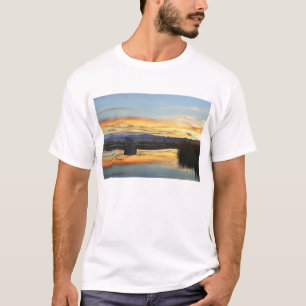 Laguna Nimez Sunset, El Calafate, Argentina T-Shirt