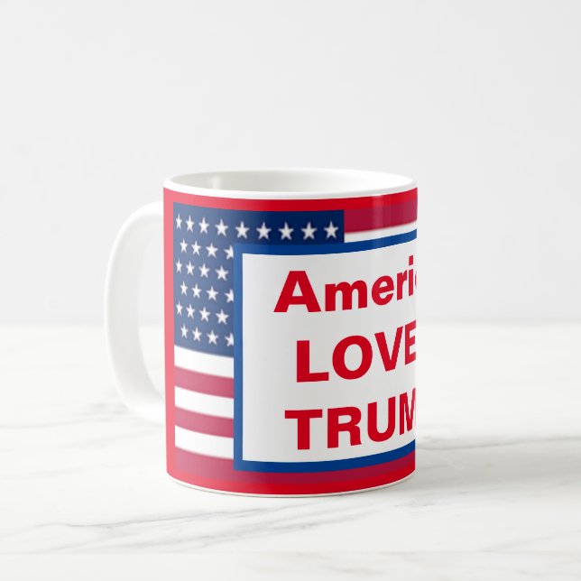 L'Amérique adore le TRUMP CAFÉ MUG (Devant gauche)