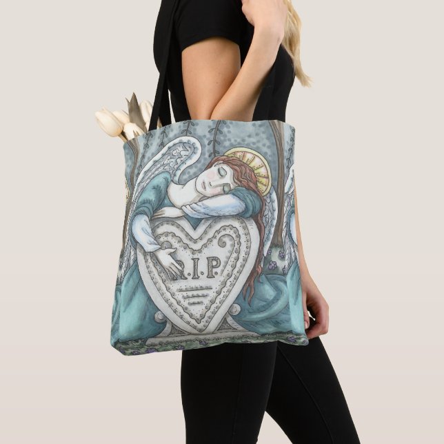 L'AMOUR ANGE GUARDIAN, SAC FOURRE-TOUT DE CEMETIÈR (De près)