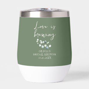 L'amour est en train de faire une douche de mariée