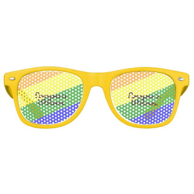 L'AMOUR EST L'AMOUR DES LUNETTES DE SOLEIL RÉTRO (Devant)