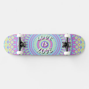 L'amour est l'amour Pride Skateboard