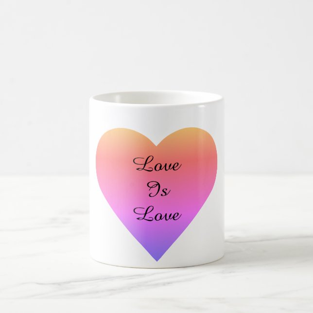 L'amour est l'amour Rainbow Coeur café Mug (Centre)