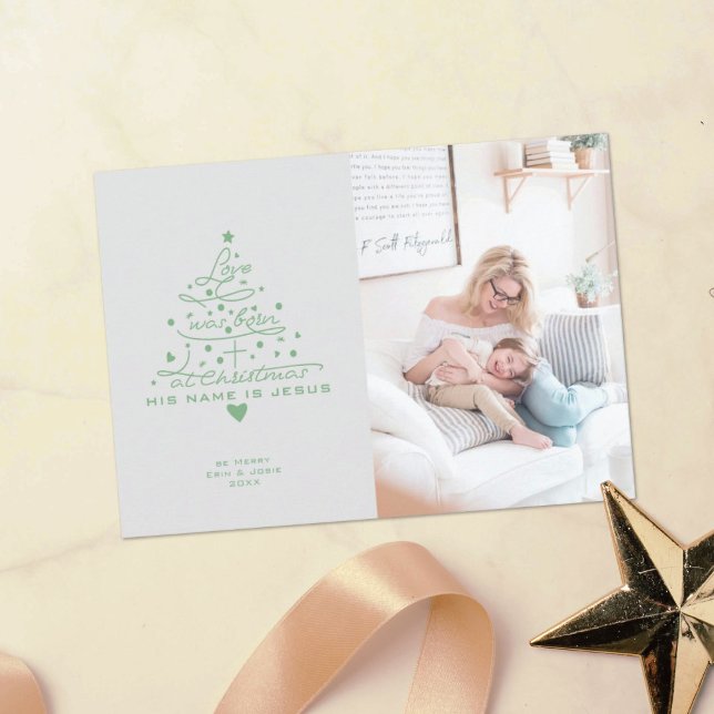 L'Amour Est Né Arbre Carte de Noël (Créateur téléchargé)