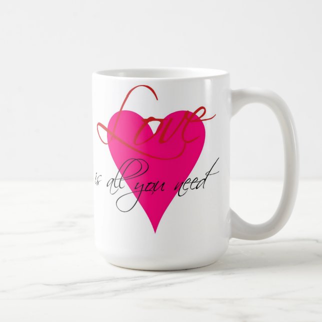 L'amour est tout que vous avez besoin de tasse (Droite)