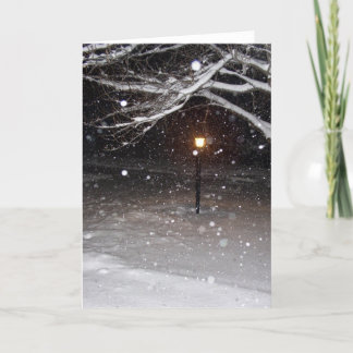 Lampadaire dans la carte de voeux de neige