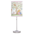 Lecture de fille sous un arbre de Magnolia