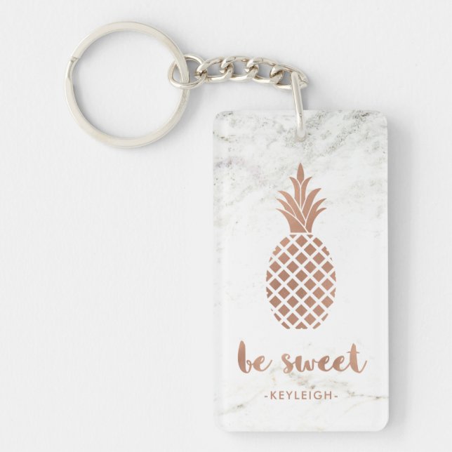 L'ananas de rose rose sur le marbre blanc | soit (Devant)