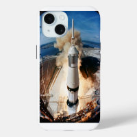 Lancement de la fusée Apollo Saturn V vers la Lune