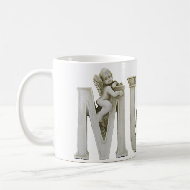 L'ange marque avec des lettres la tasse de maman (Gauche)