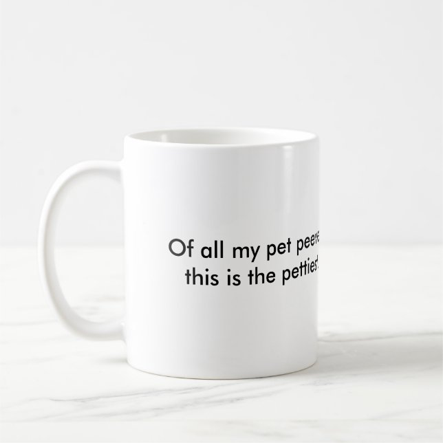 L'animal familier irrite la tasse (Gauche)
