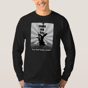 Lapin de Mauvais-Âne avec le long T-shirt de noir